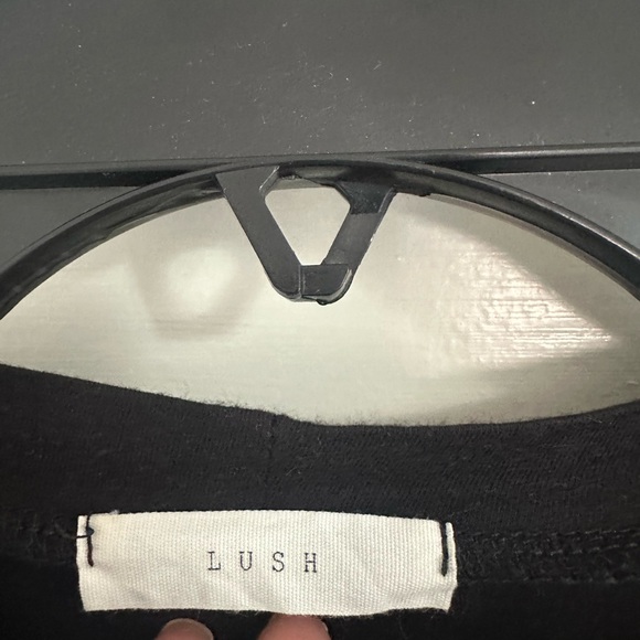 Lush Classic Black V-Neck Short Sleeve Tee - Picture 2 of 2